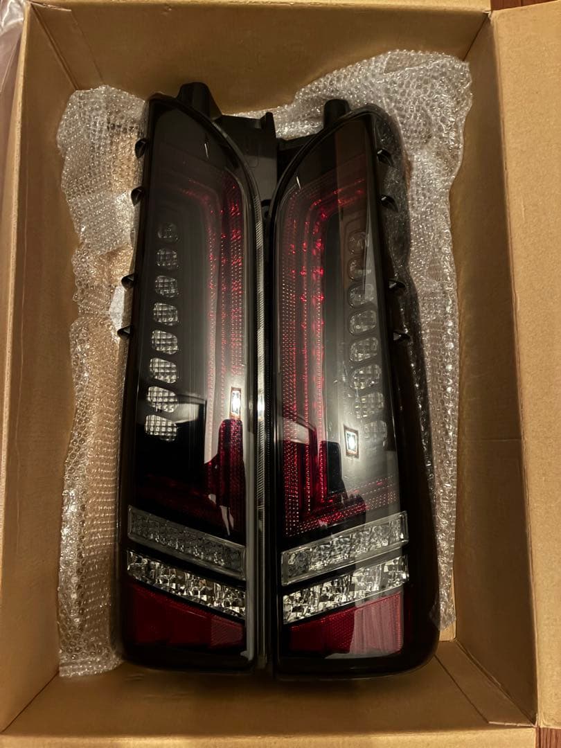 S*H様 200系ハイエーステールライト 左右セット 415コブラ　美品