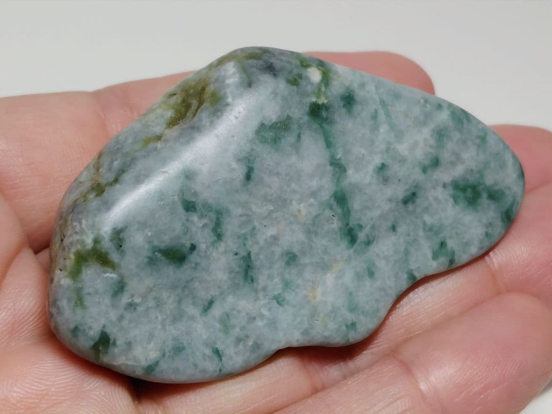 糸魚川156 翡翠 77g ヒスイ 原石 鑑賞石 自然石 誕生石 鉱物 鉱石 糸魚川156 翡翠 77g ヒスイ 原石 鑑賞石 自然石 誕生石 鉱物 鉱石