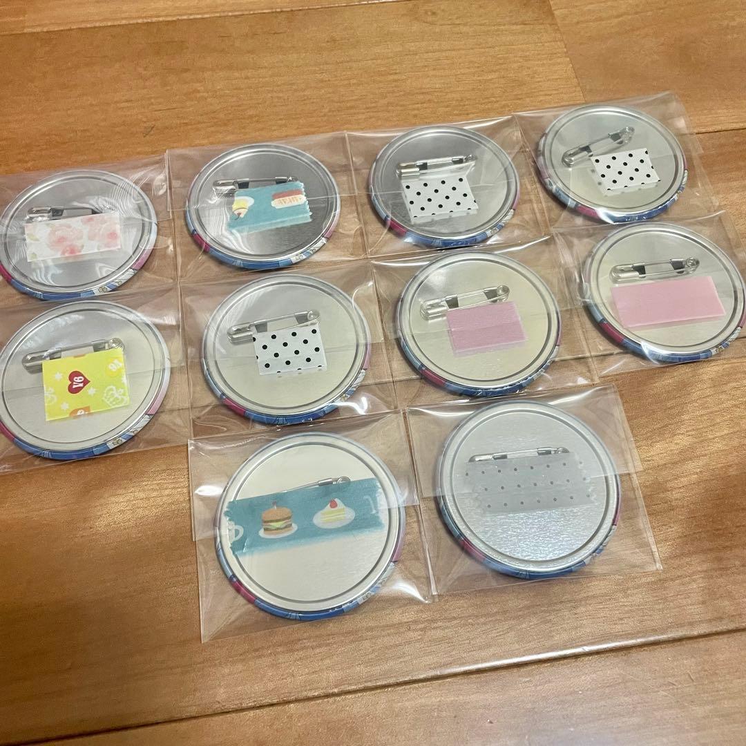 あんスタ 真 4周年 白スーツ 缶バッジ - メルカリ