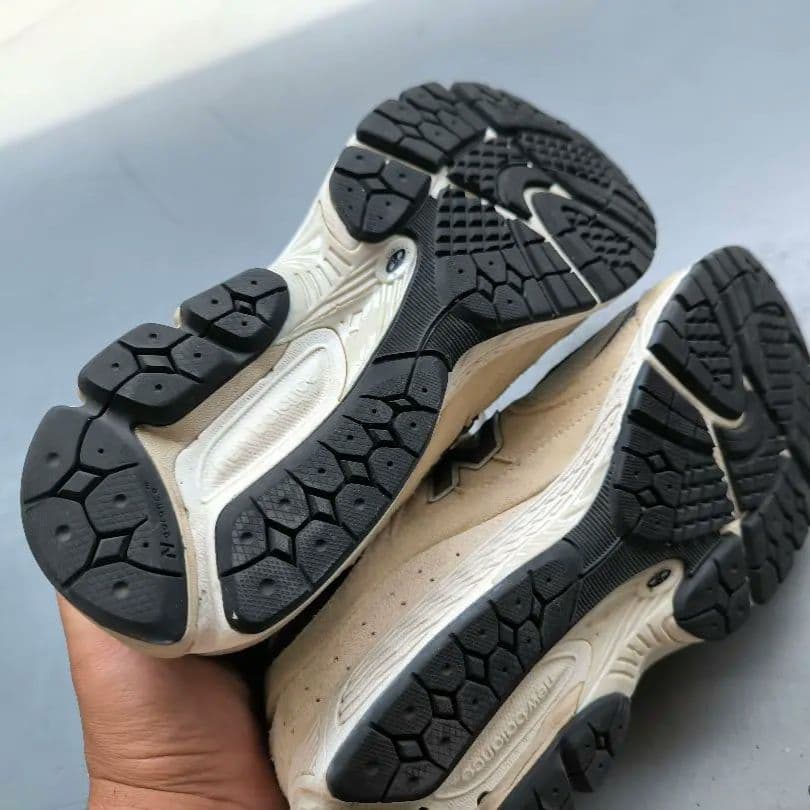 New Balance 2002RFA 27.5 ベージュ/グレー - メルカリ