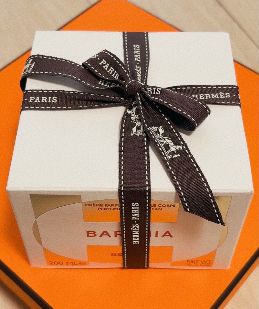 HERMES バレニア ボディクリーム 200ml 定価20680円 パフュームド ボディクリーム 《バレニア》 - 200 ml | Hermès