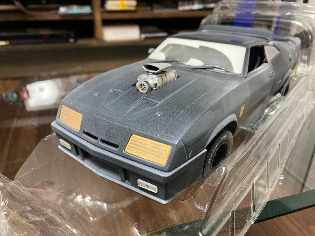 サ*ン様 1/18 green right マッドマックス　インターセプターv8