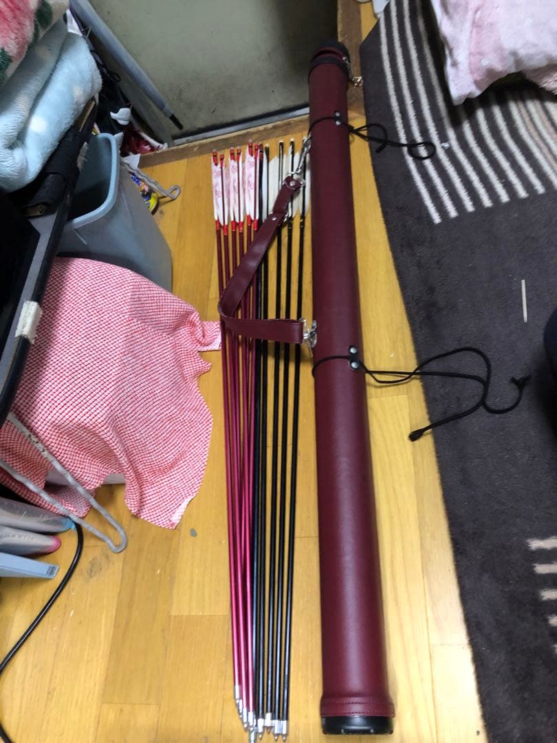 ケース付、矢のセット 赤黒 11本