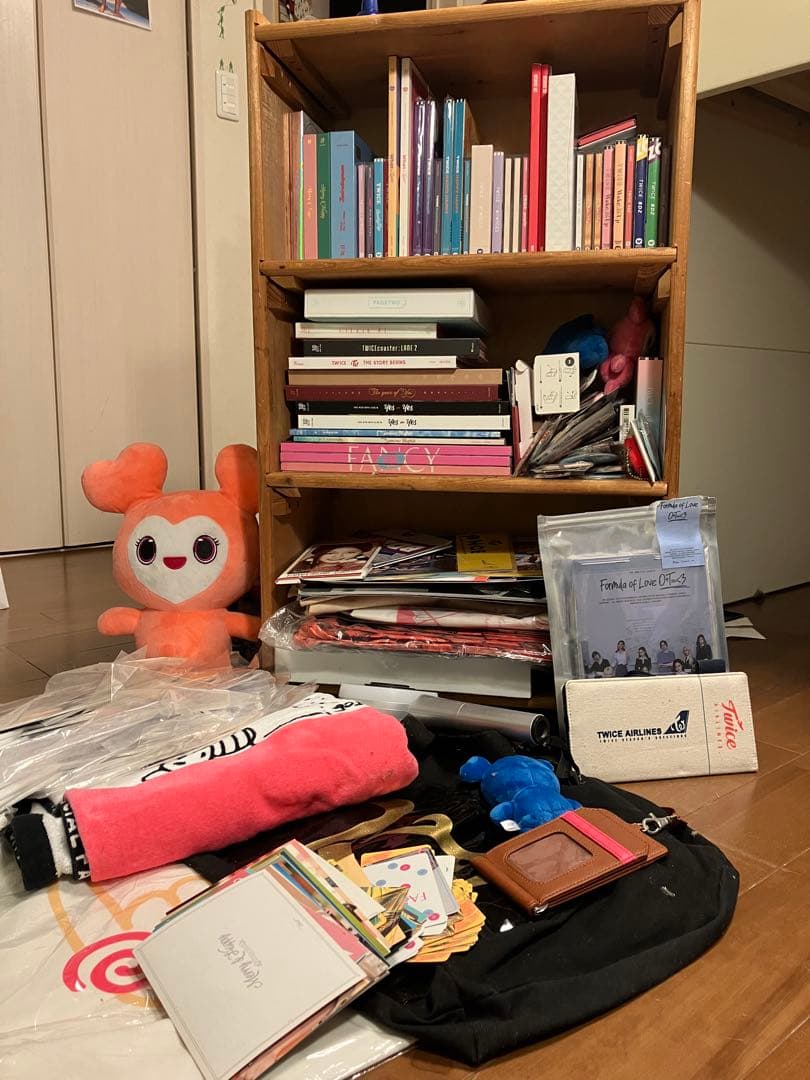 TWICEグッズまとめ売り/期間限定値下げ/トゥワイス/限定品/トレカ缶バッチ TWICE - 【早い者勝ち】TWICE 缶バッジ 9個まとめての通販 by