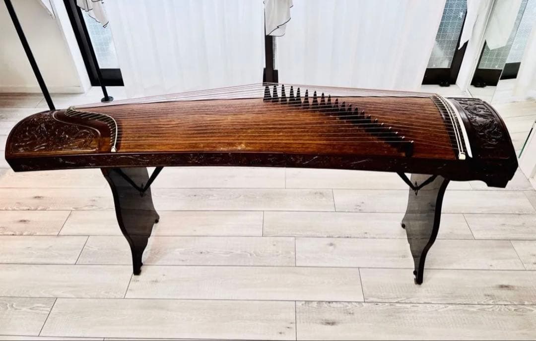 美しい筝 21弦　彫刻デザイン　伝統楽器 ブラウン系