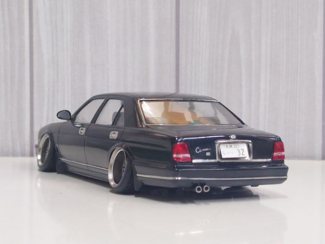 アオシマ Y32 シーマ CIMA 純ベタ仕様 プラモデル 1/24 - メルカリ
