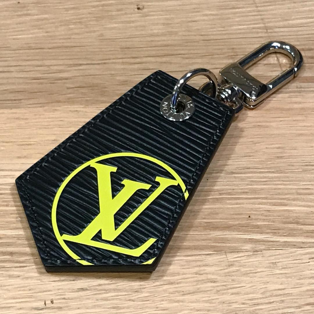 赤貝さまの ルイヴィトン LVサークル キーホルダー アンシャッペ M68283