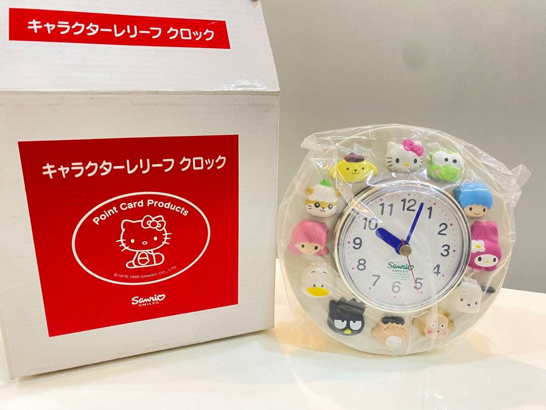 a80 新品•未開封品 サンリオ レリーフ クロック　置き時計　キティー