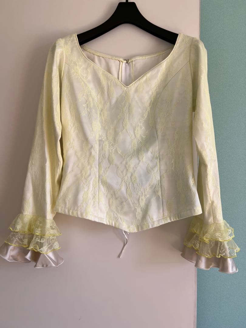 フラメンコブラウス　ソニアジョーンズ　クリーム色　4サイズ　レースブラウス　衣装 Sonia Johnes | フラメンコ衣装のソニア・ジョーンズ 公式ブランドサイト