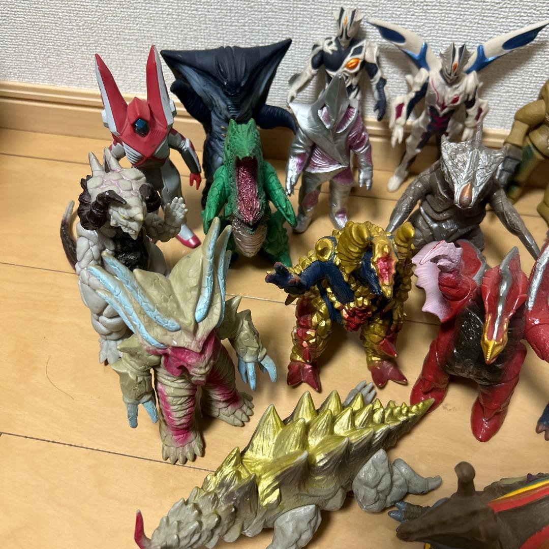 ウルトラマンティガ怪獣ソフビ 18体セット - メルカリ
