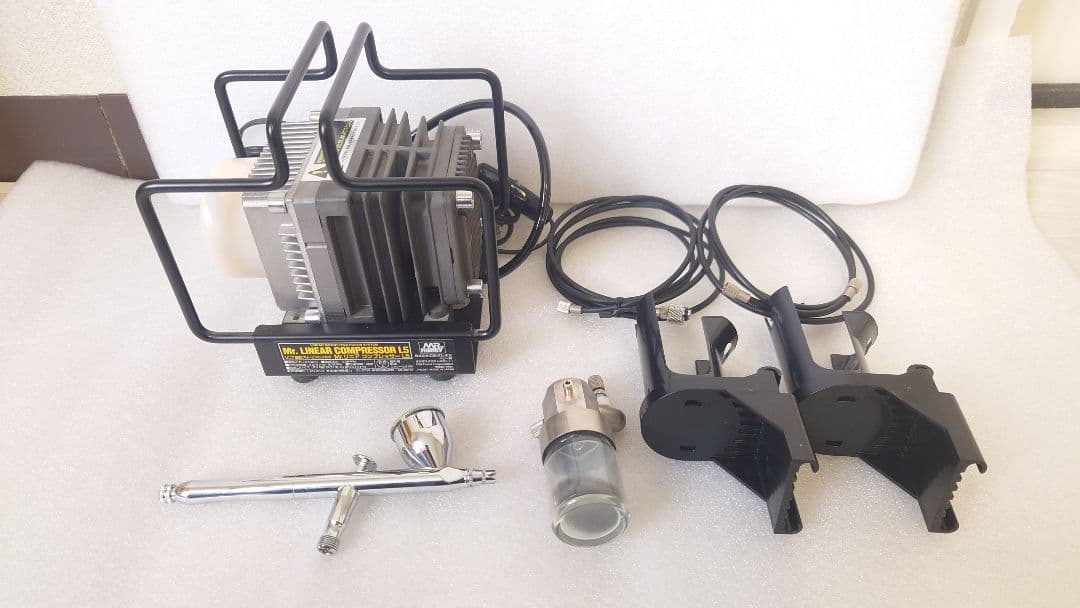 クレオス Mr.リニアコンプレッサーL5&レギュレーター エアブラシ付き GSIクレオス Mr.リニアコンプレッサー L5 / エアーブラシ