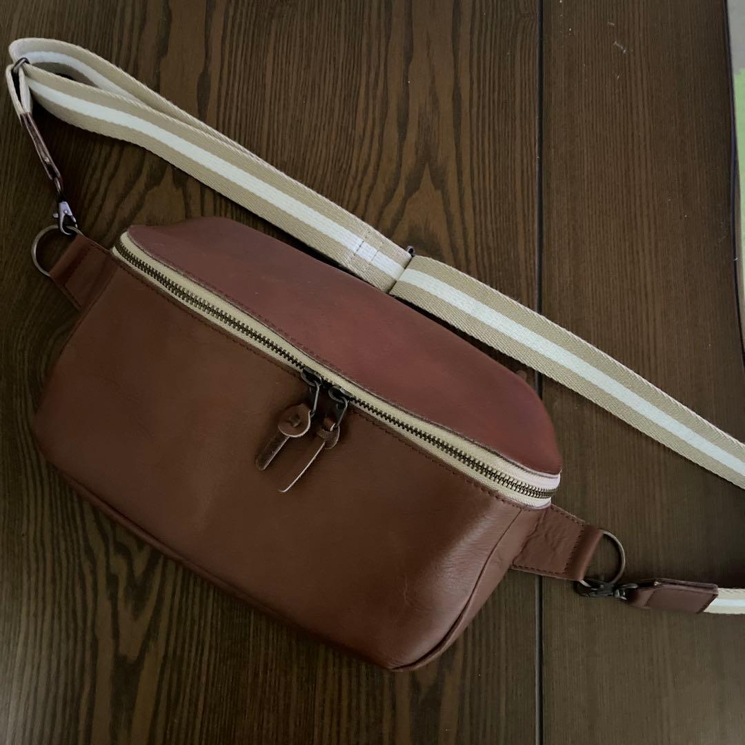 美品⭐︎Kanmi. 限定色ボディバッグ 防水レザー ウエストバッグ