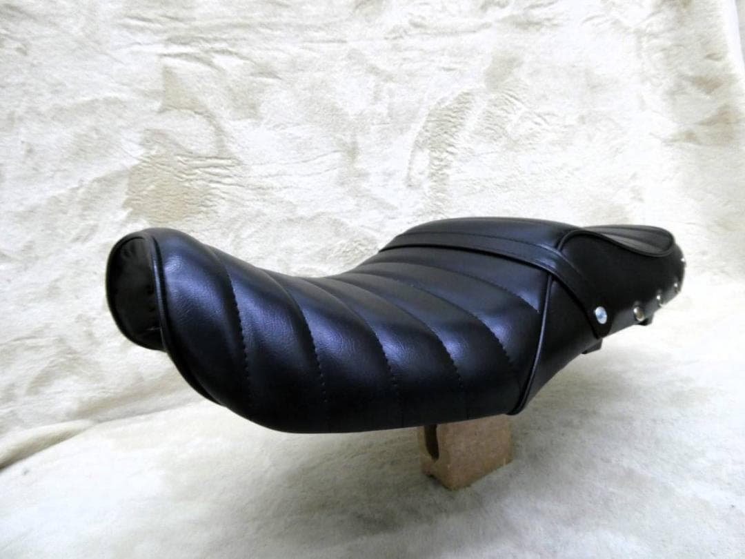 バリオス 2型 黒皮ボタン タックロールシート /GSX250FX あんこ抜き