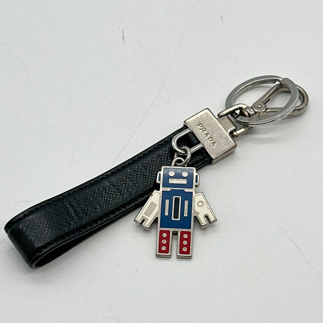 プラダ ロボット チャーム ロボ キーリング キーホルダー - メルカリ