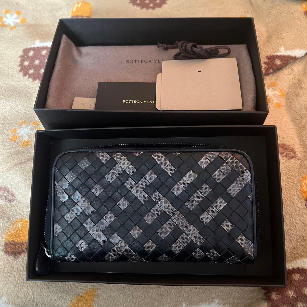 ボッテガヴェネタ　編み込み　長財布　パイソン　蛇 Bottega Veneta パイソン編み込みレザー長財布 - メルカリ