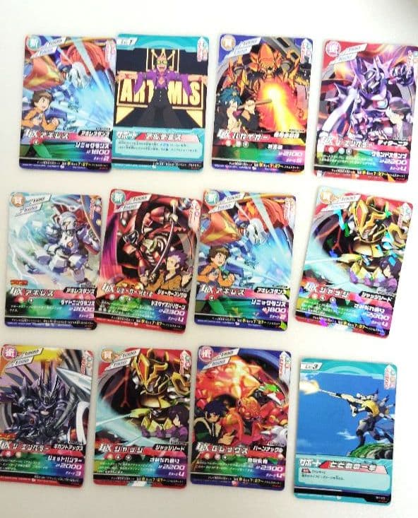 ダンボール戦機 LBX まとめ売り112枚（SR×7種 P×12種）おまけ付 - メルカリ
