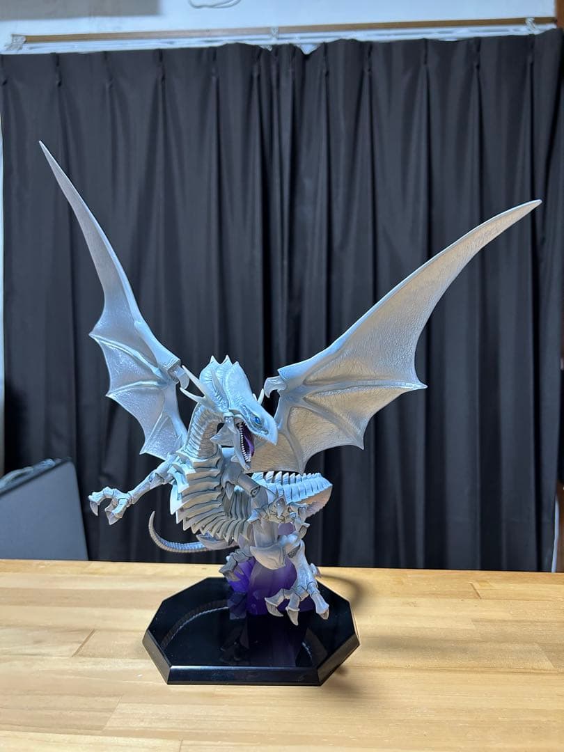 青眼の白龍　フィギュア