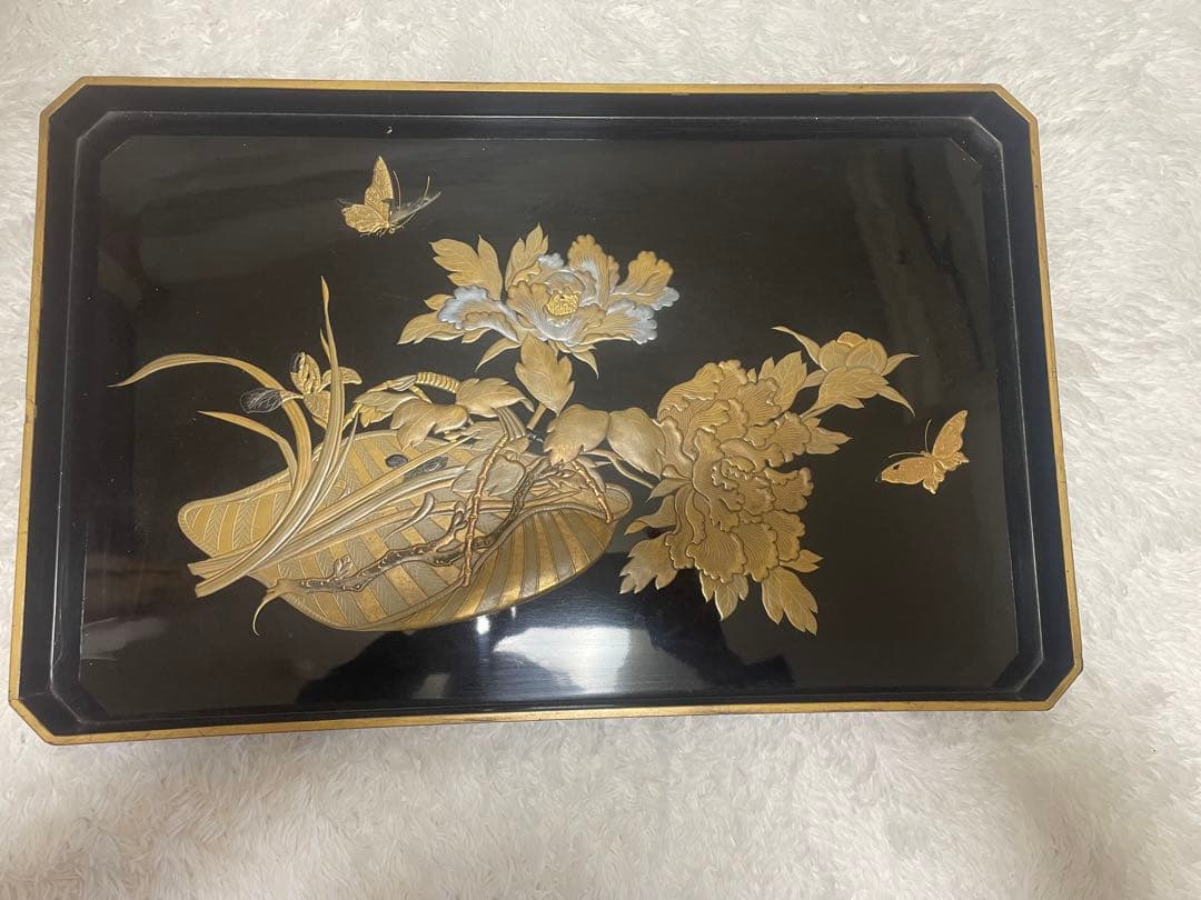 値下げしました　輪島塗り　漆器 膳 金色の花と蝶のデザイン　金蒔絵