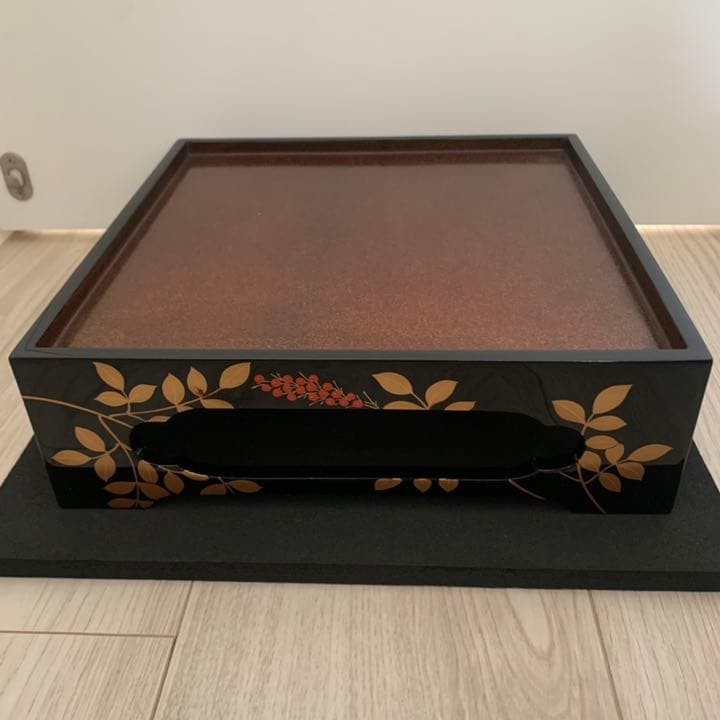 極上 南天蒔絵 呂色内梨子地 小重 台座付 四段重 木製