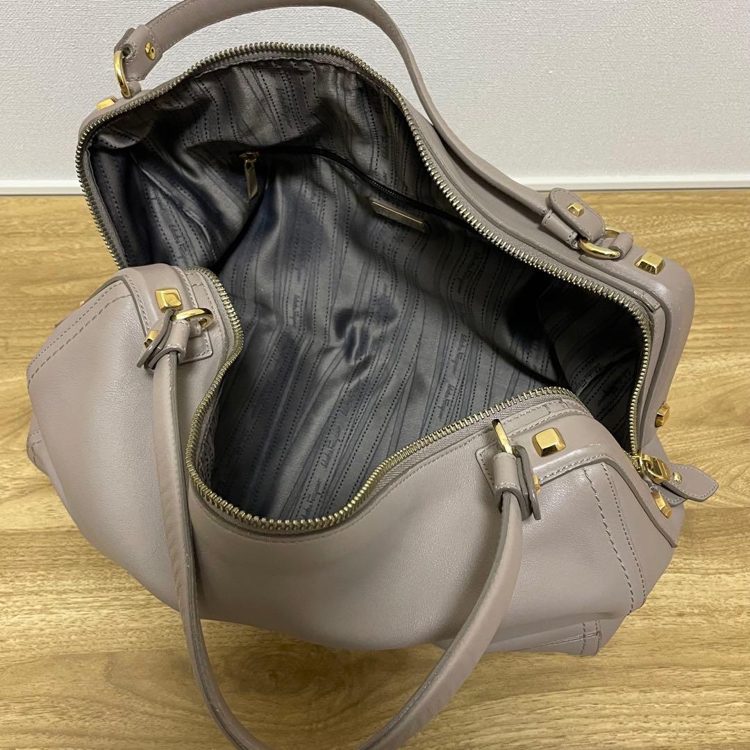 《極美品》Ferragamo（フェラガモ）レザー ハンドバッグ ベージュ系