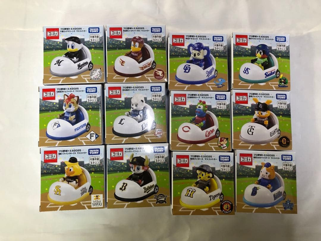 プロ野球トミカ　12球団セット（おまけ箱付き）