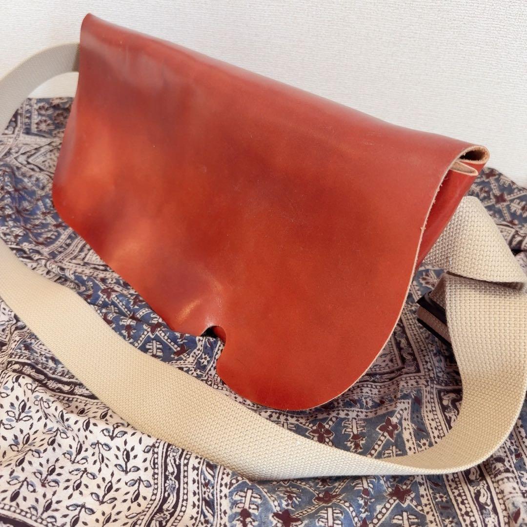 Uni&Co メッセンジャーバッグ(M)/CAMEL