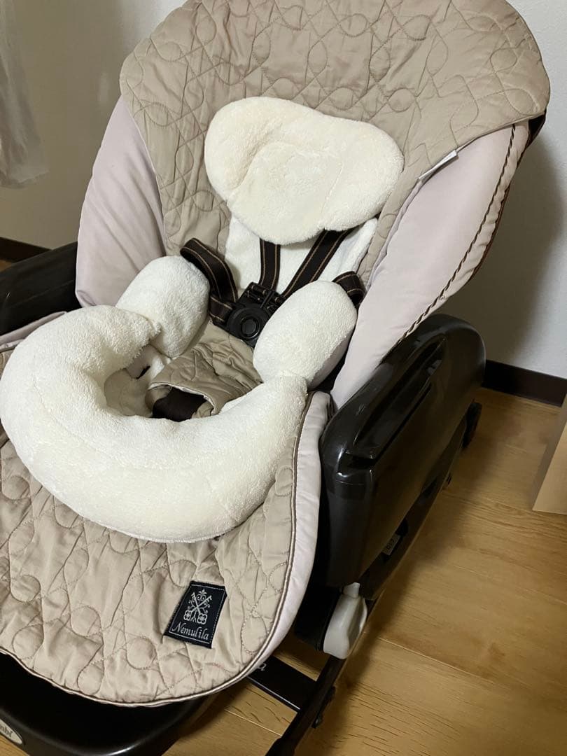 コンビネムリラAUTO SWING抱っこプラスお譲り先様募集中です。 コンビ 電動ハイローチェア ネムリラ AUTO SWING ダッコプラス エッグ