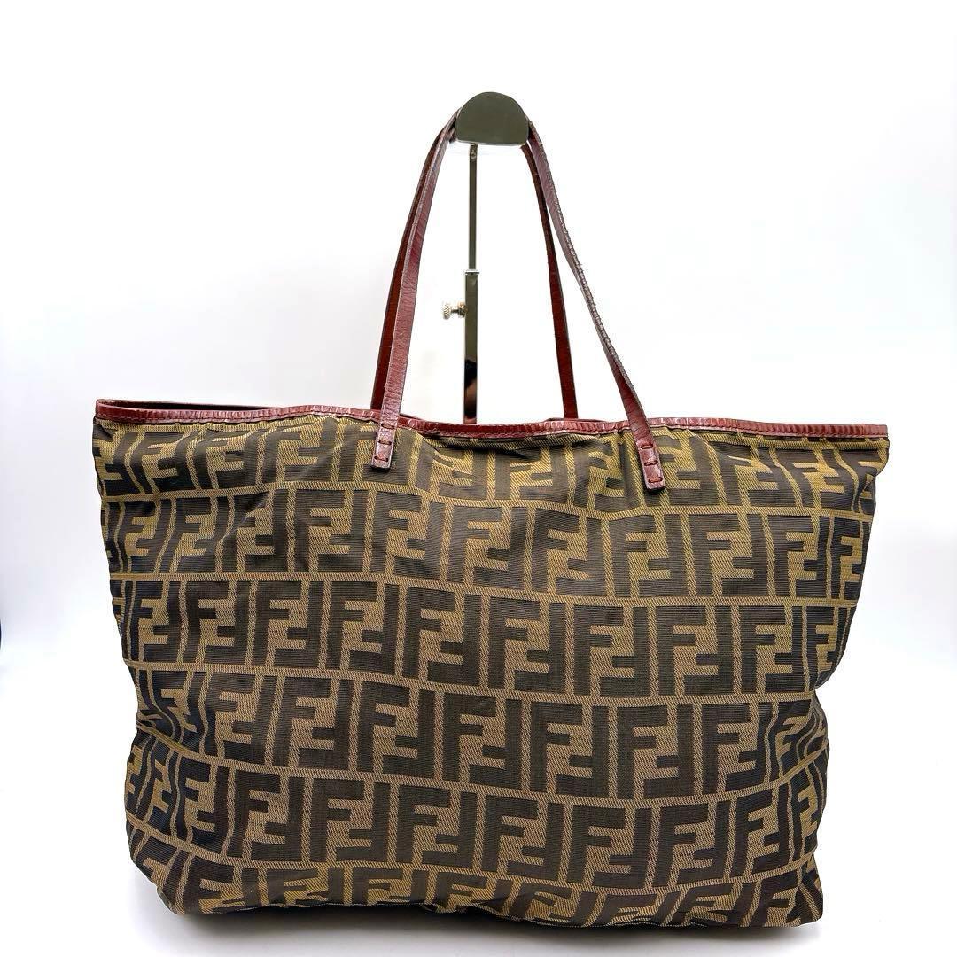フェンディ トートバッグ ズッカ柄 大容量 肩掛け可 A4収納可 FFロゴ