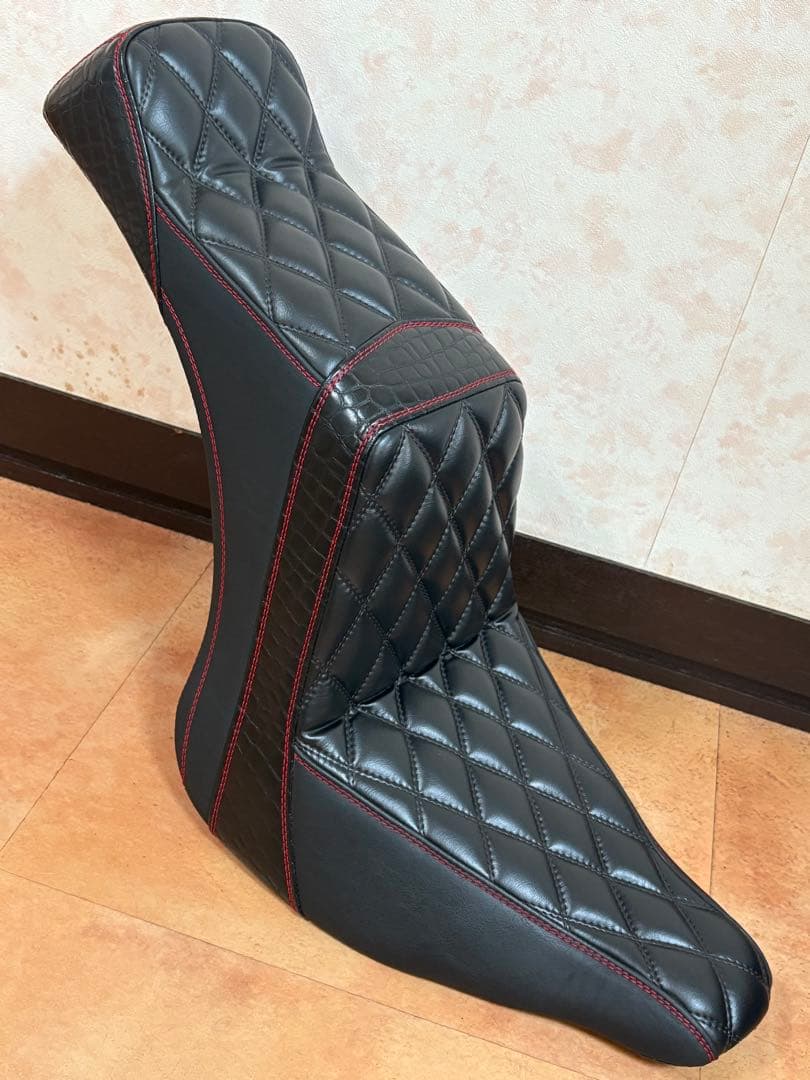 ☆ワンオフシート　ハーレーダビッドソン☆極美品　 ソフテイル200ワイドタイヤ用