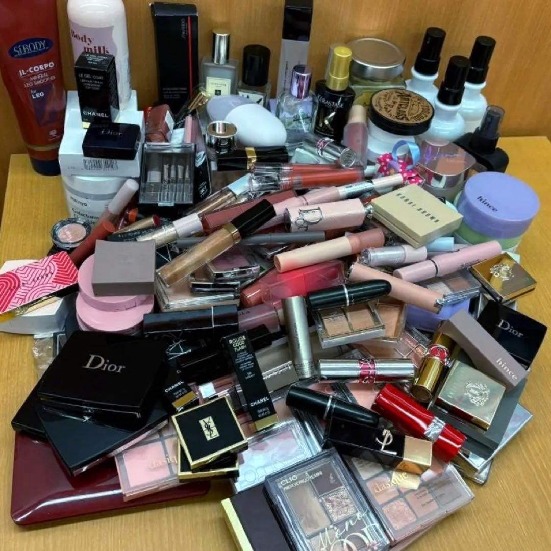 コスメ大量おまとめ！デパコス他アイシャドウ多め！！