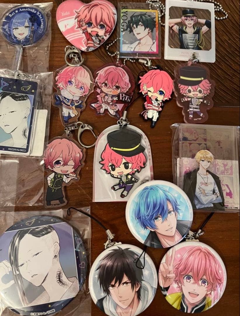 アニメグッズまとめ売り 大量 缶バッジ アクスタ - メルカリ