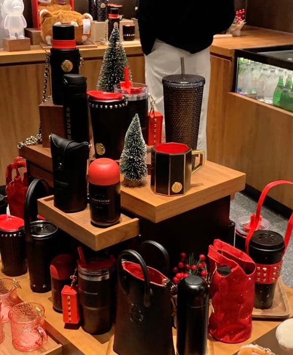 スタバ海外限定⭐️新品❗️2点セット❗️ブラックゴールドタンブラー&キラキラバック巾着