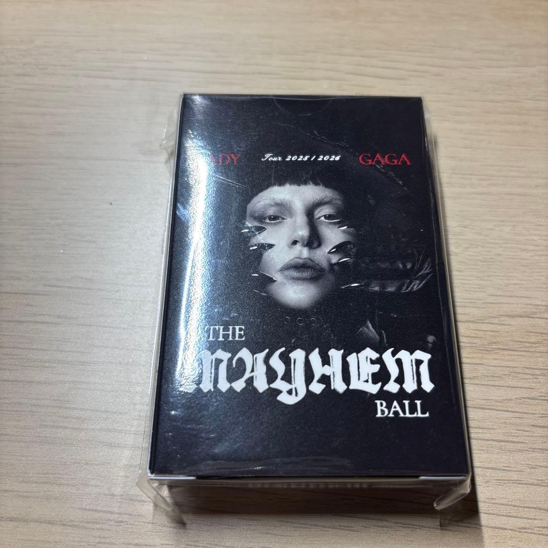 ladygaga トランプ 新品未開付です。