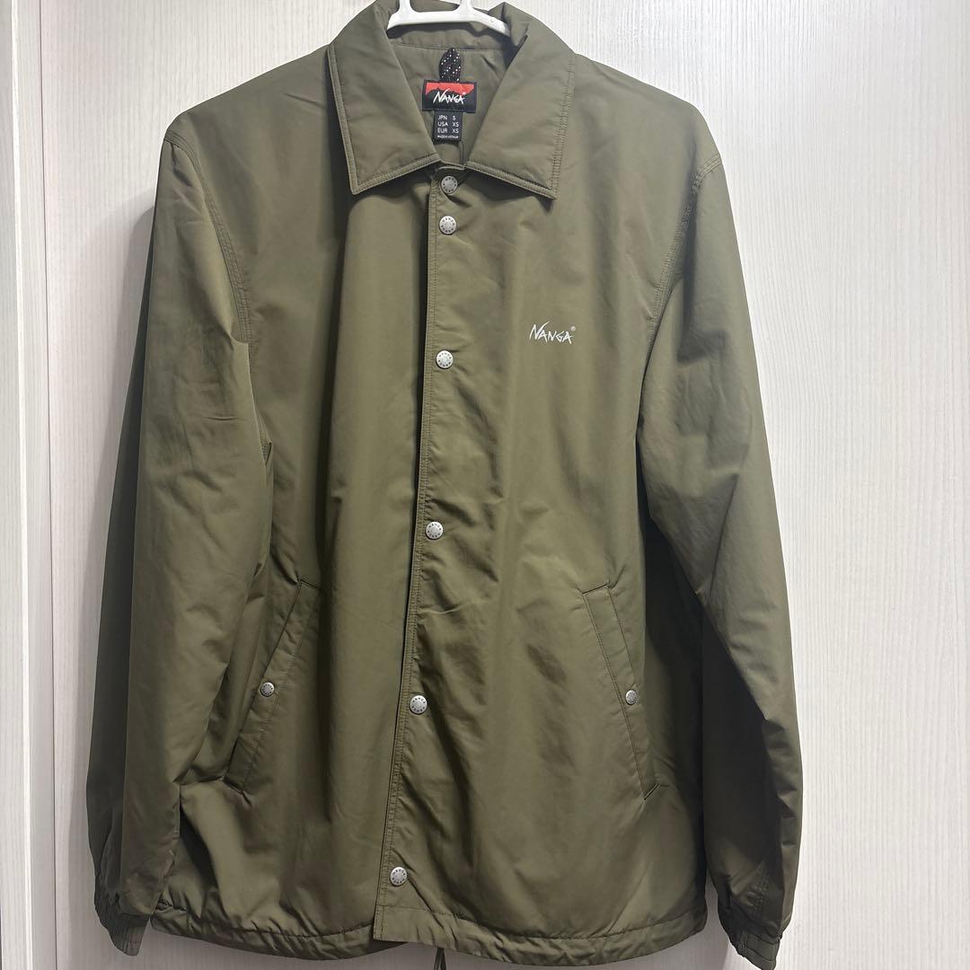 【タグ付きSサイズ】ナンガ(NANGA) ウォームコーチジャケット　オリーブ タグ付きSサイズ】ナンガ(NANGA) ウォームコーチジャケット オリーブ