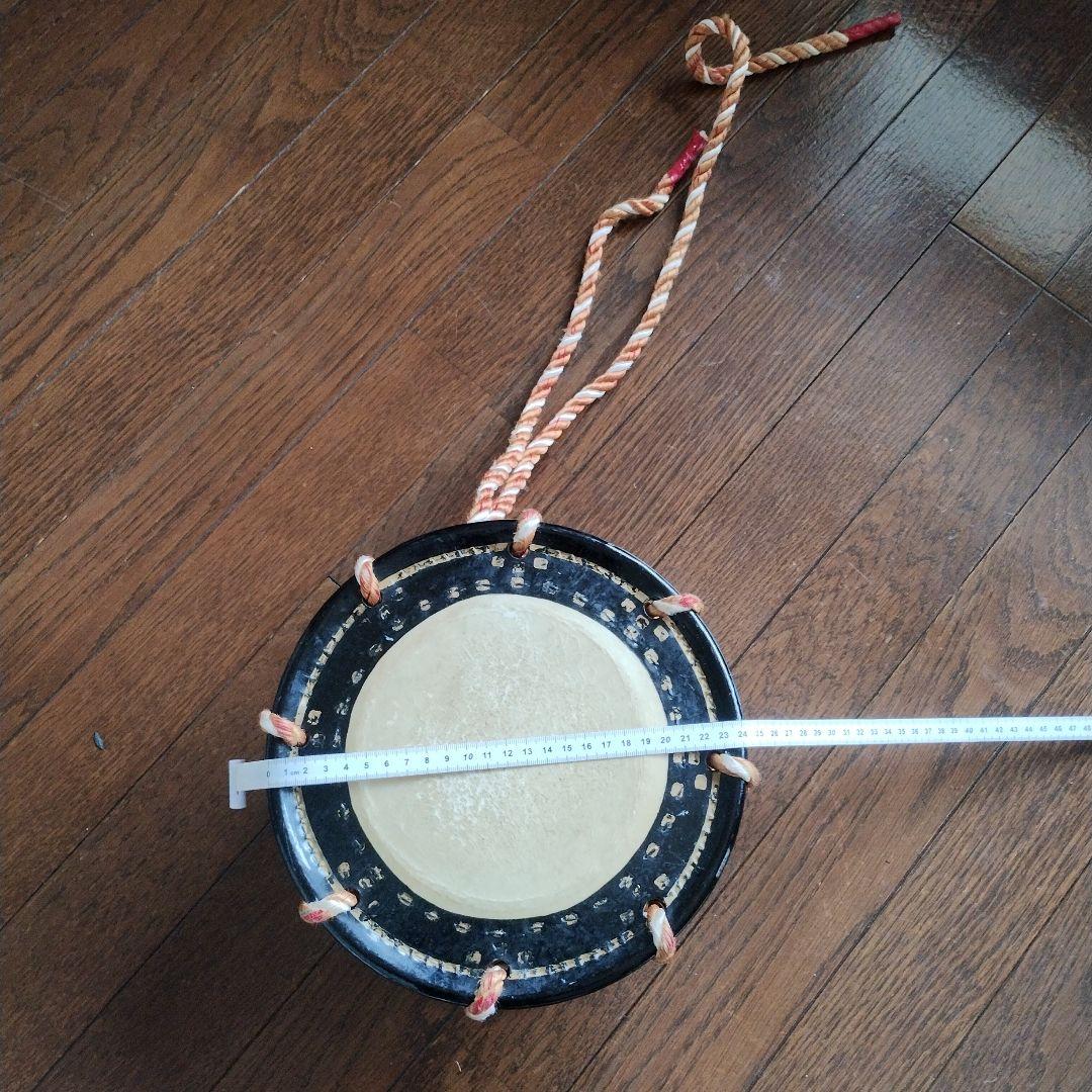 【価格変更】バチ付き　黒い木製締め太鼓 約24cm 持ち運び紐付き