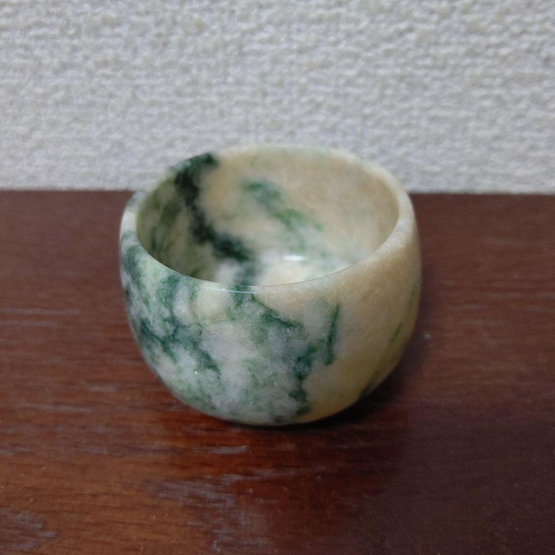 値下げ翡翠製ぐい呑み（糸魚川）検　翡翠　酒器ぐい呑み　美術工芸品　ヒスイ