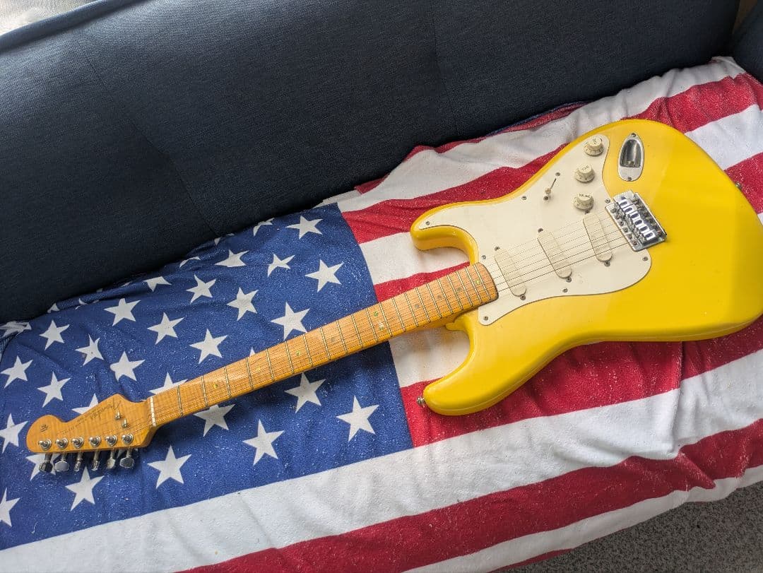 ストラトキャスタータイプ レースセンサー PU 搭載 ゴージャス仕様