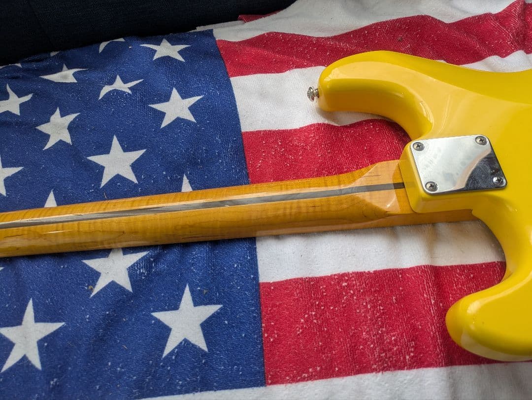 ストラトキャスタータイプ レースセンサー PU 搭載 ゴージャス仕様