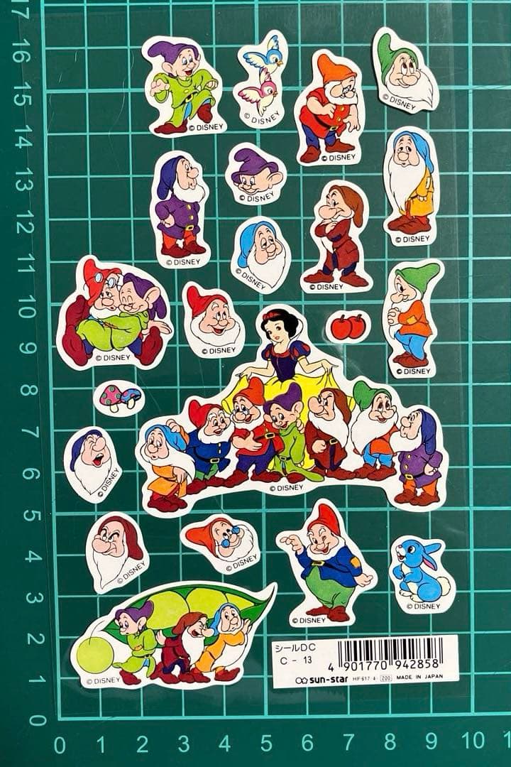 ディズニーキャラクターシールセット 11シート 紙/コルク他 - メルカリ