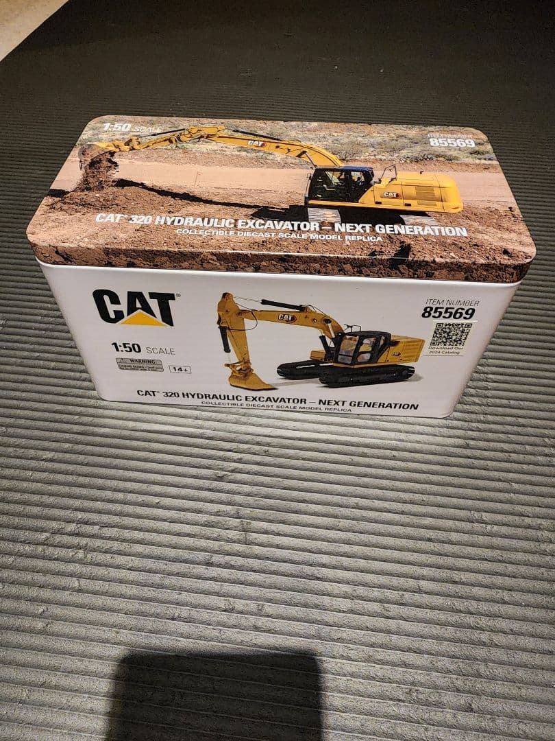 模型製作用品 CAT 320 Hydraulic Excavator 1:50