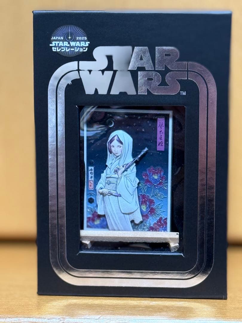 スターウォーズセレブレーションジャパン2025限定 アートピン(レイア姫) STAR WARS CELEBRATION JAPAN 2025 Badge Art “Princess Leia” 麗衣亞