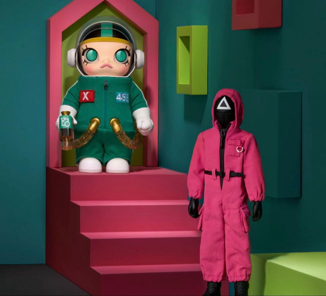 MEGA SPACE MOLLY 400% Squid Game フィギュア MEGA SPACE MOLLY 400% + Action Figure Squid Game Set - POP MART