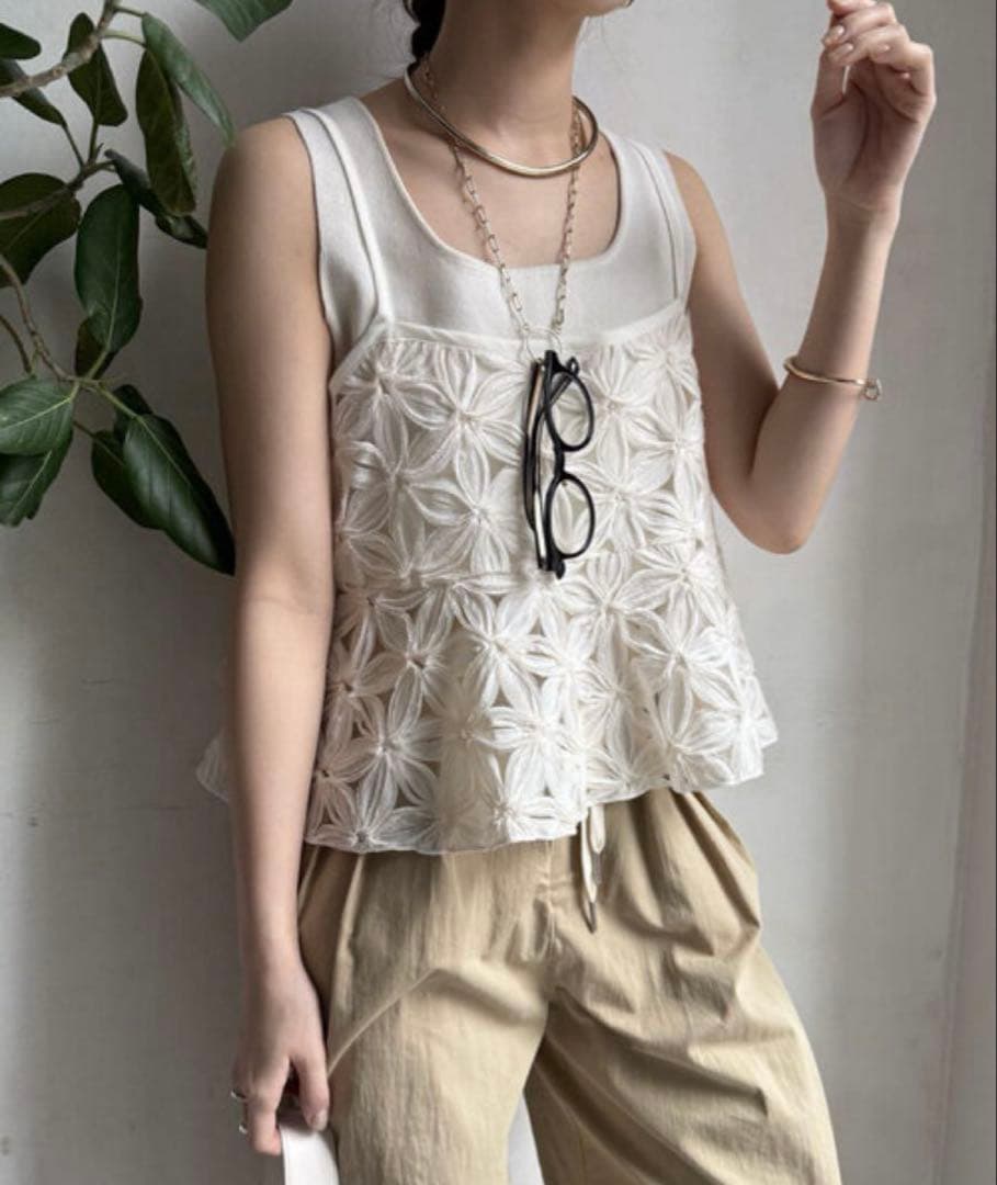 【新品未使用】DouDou チュールフラワーキャミ 再追加決定！/着映え◎/WEB限定】チュールフラワーキャミ | DOUDOU