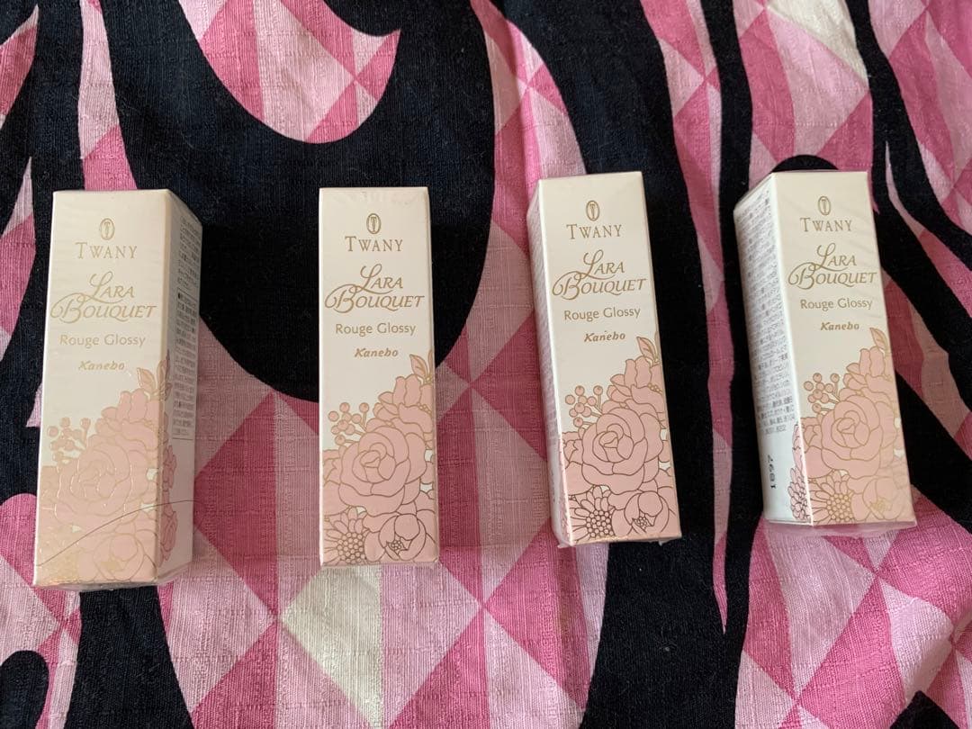カネボウ　リップ　トワニーララブーケ　ルージュグロッシー
