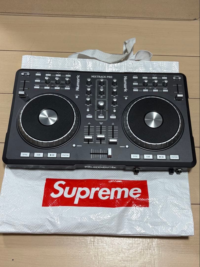 Numark Mixtrack Pro DJコントローラー