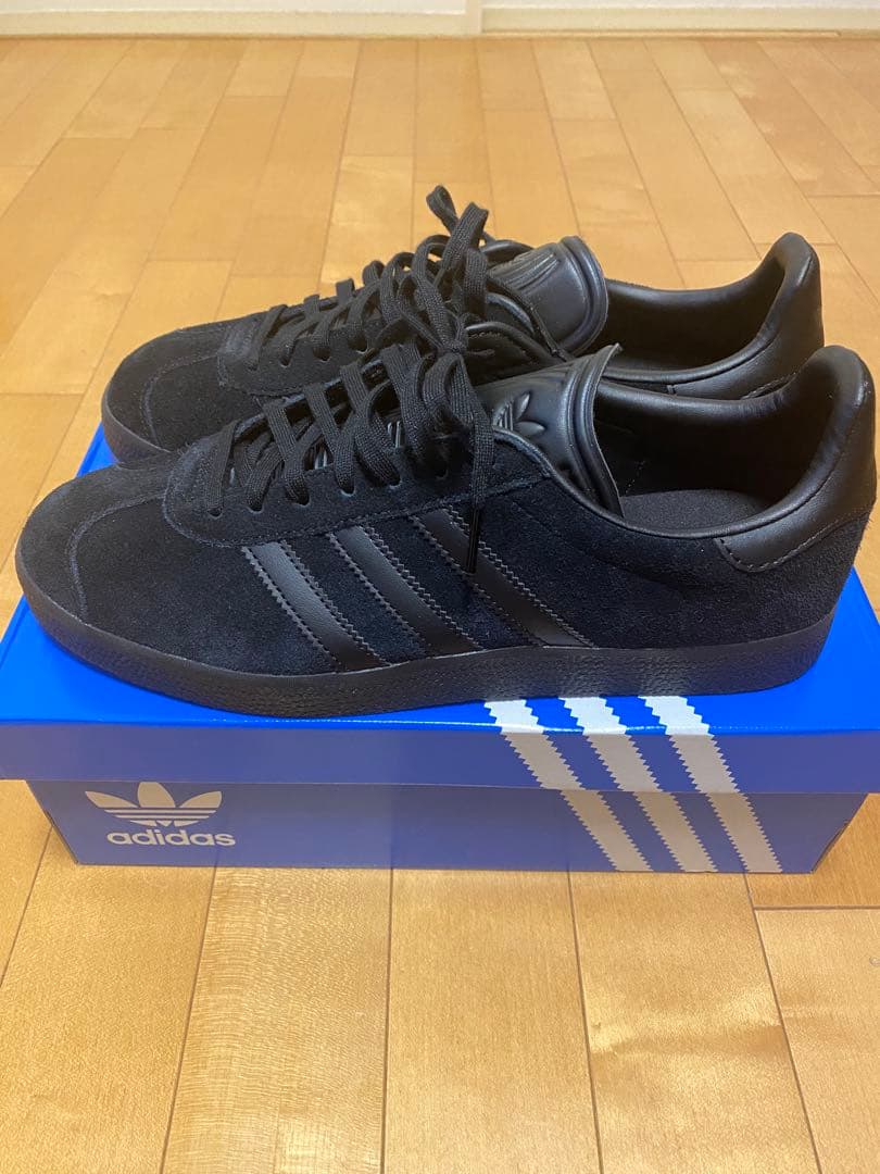 アディダススニーカー