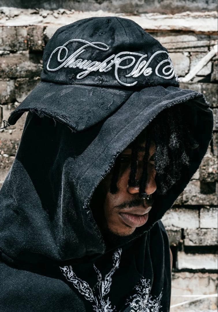 Thoughtwefriends ダメージ　キャップ　刺繍　ヌビアン Thoughtwefriends ダメージ キャップ 刺繍 ヌビアン