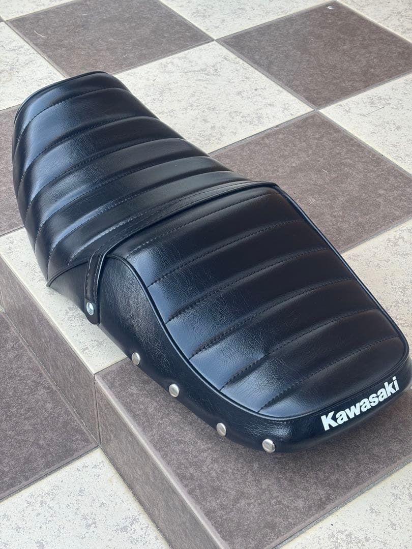 バリオス　２型　黒皮ボタン　タックロールシート /GSX250FX あんこ抜き 楽天市場】バリオス 2型 黒皮 鋲打ち タックロールシート/ GSX250FX