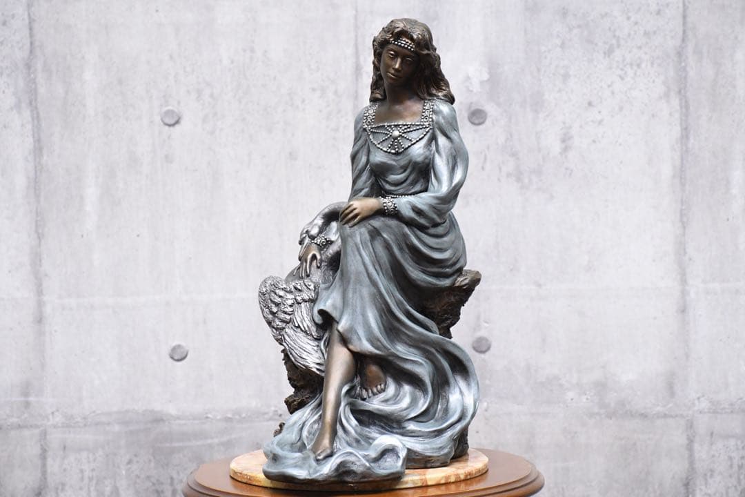 EDK41 アリス・ヒース作 「白鳥を抱く少女の像」 1991年 オースティン