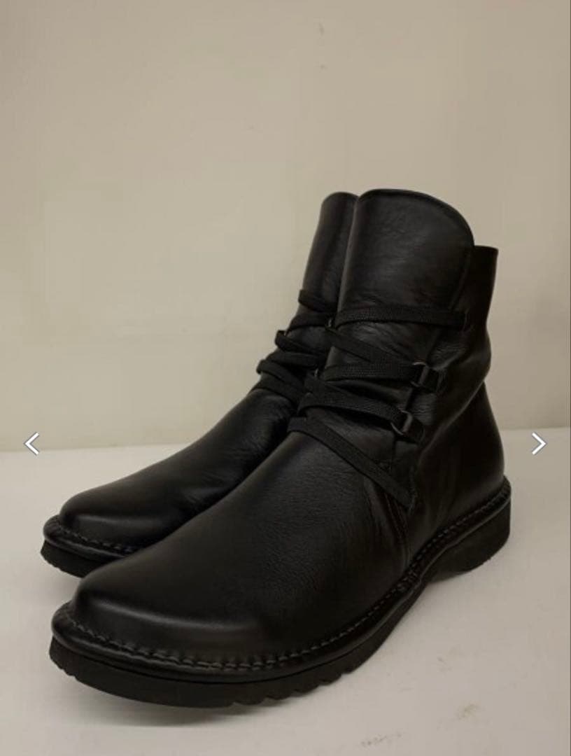 美品　VITA NOVA ゴム紐デザインショートブーツ　ブラック